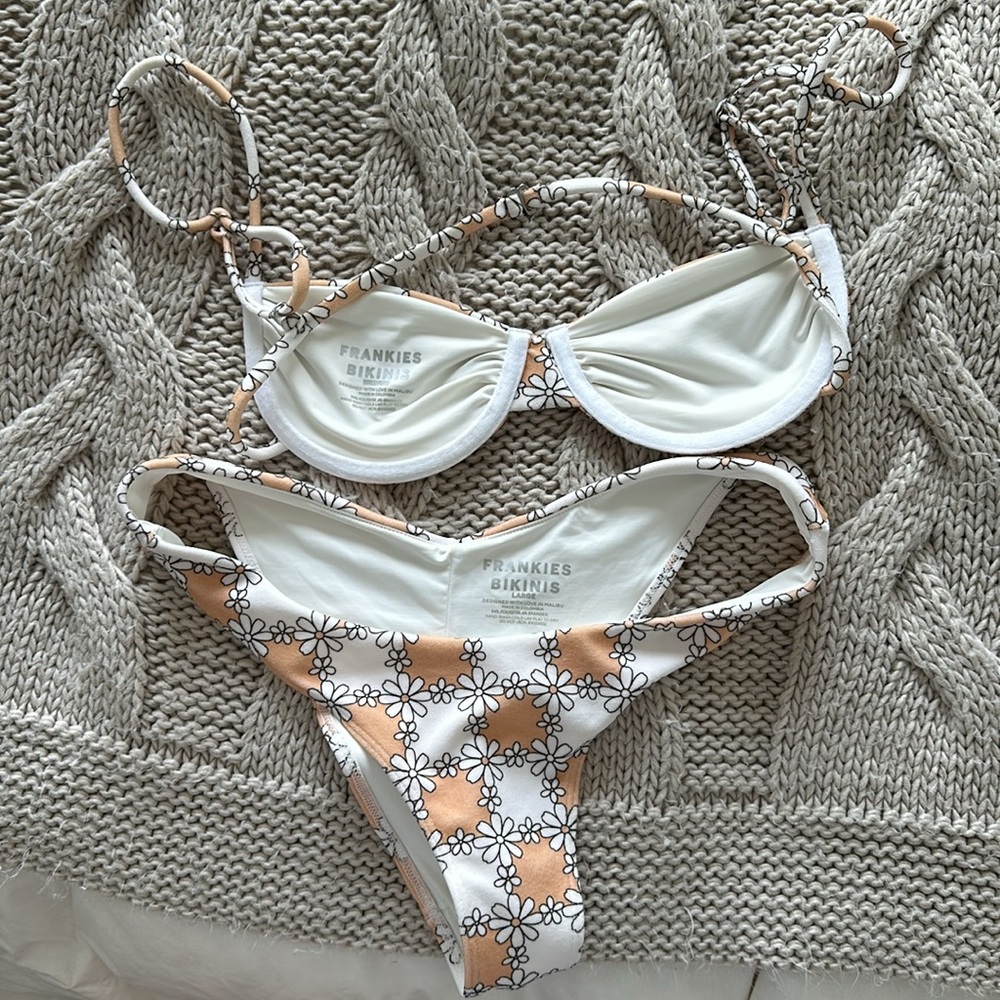 Frankies Bikinis Set! - Picture 2 of 4